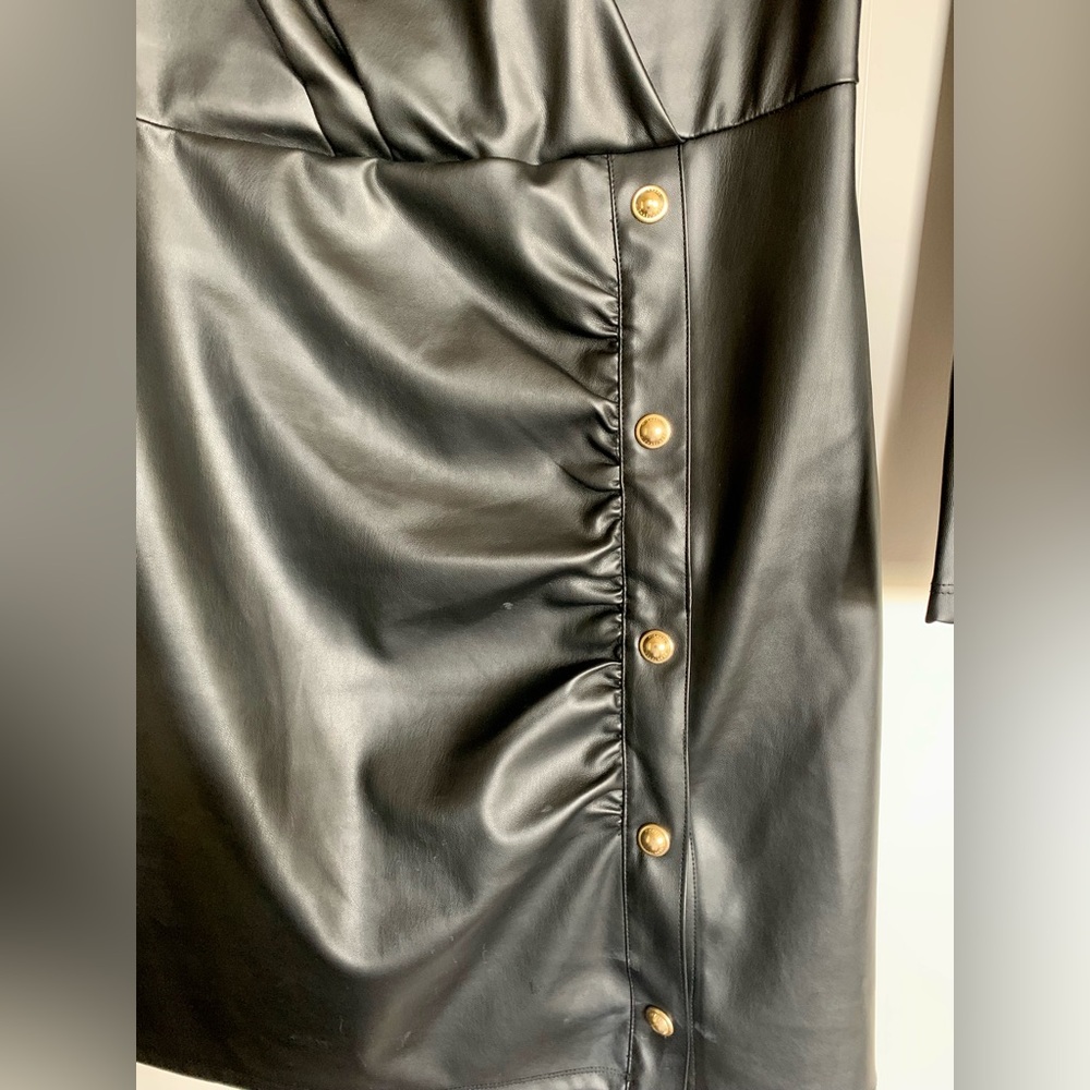 LN MICHAEL Michael KORS Faux Leather Faux Wrap Dress. Crossover V-Neck. - Picture 3 of 7